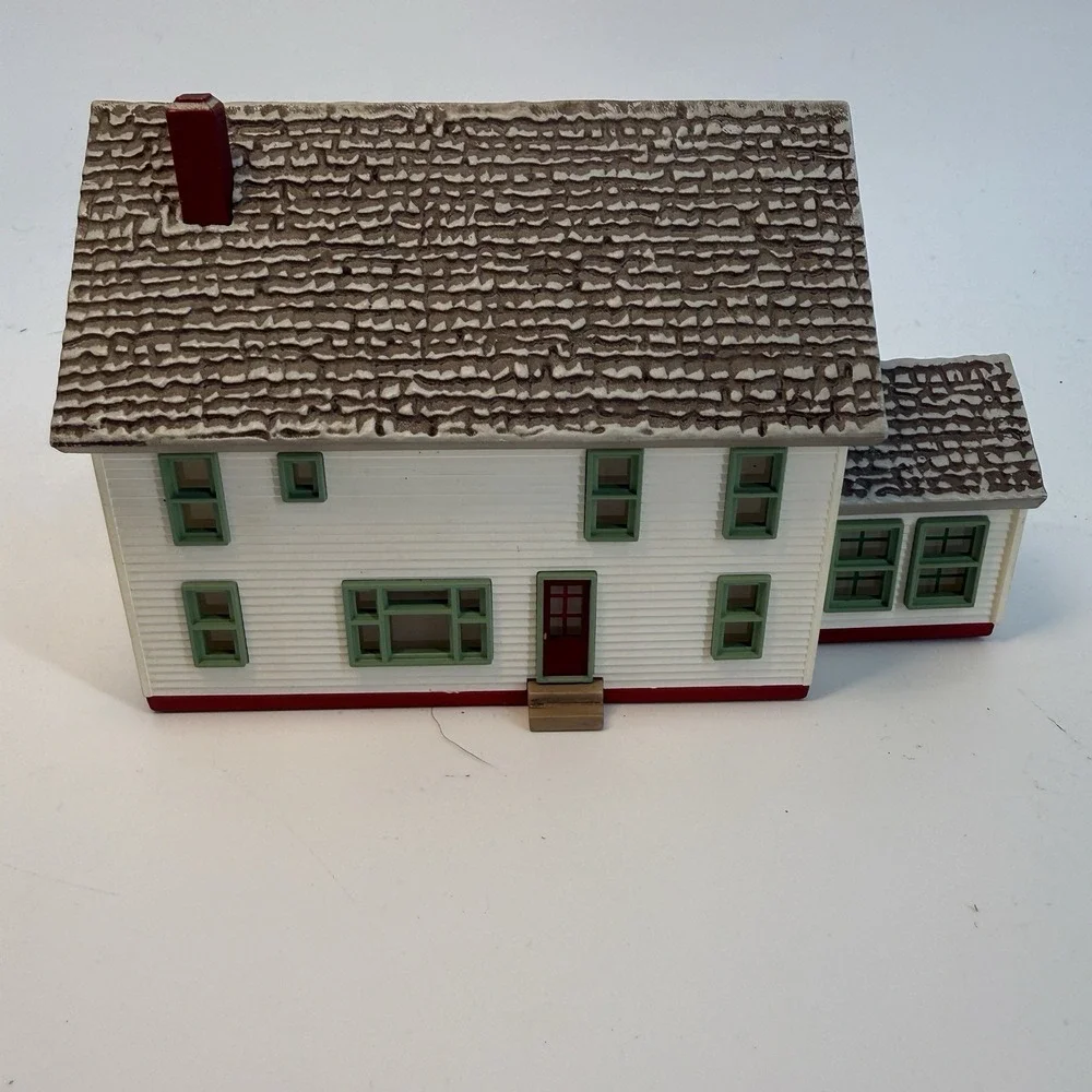 Hallmark Sarah's Maine Home 1994 Sarah Plain And Tall‎ Collection Decorative